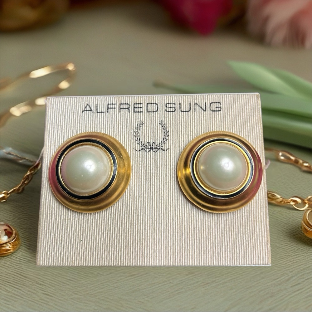 ALFRED SUNG Gold and Cream Pearl Earrings signed vintage 1980